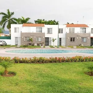 Holiday home Modern Pool Side, 3 Bdrm House With Parking, Puerto Vallarta